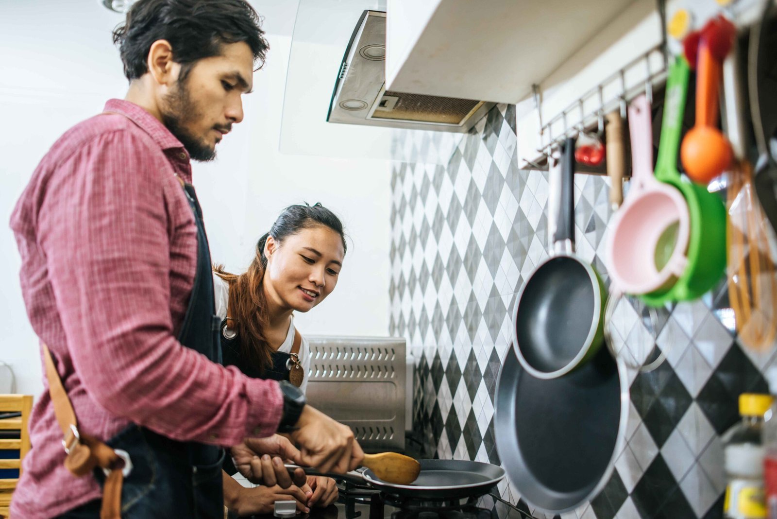 Read more about the article Hire a Cooking Maid for Fresh Meals in Ahmedabad